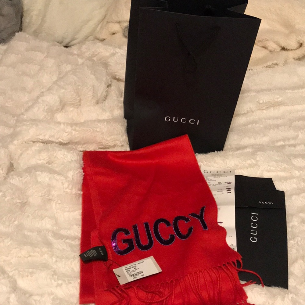 Authentic red cashmere Gucci scarf